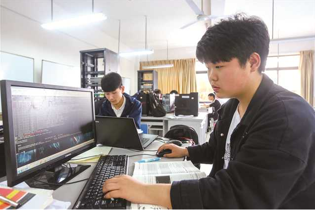 高收入大学专业排名，学历和收入成正比，榜首月薪上万不是梦
