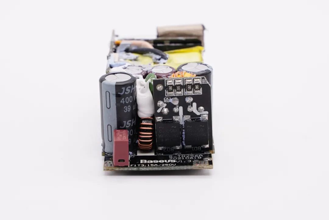 全新设计，突破体积极限，拆解国产控制器65W氮化镓快充