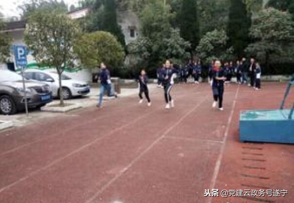 蓬溪县宝梵镇龙洞学校举办第十二届冬季运动会