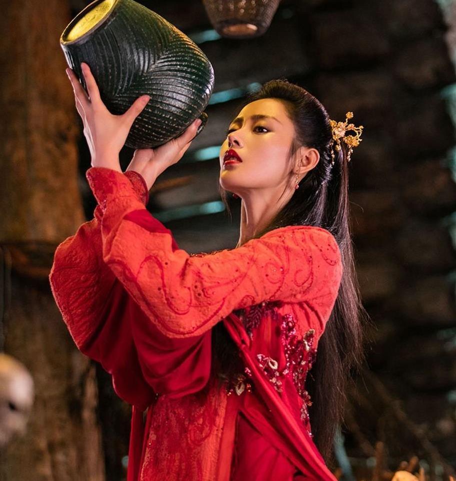 要留在当地过年,不过大聚可免,小聚估计免不了,到时候喝的面红耳赤