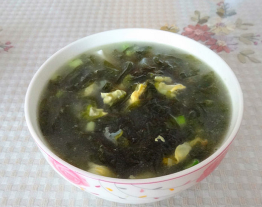 紫菜蛋花汤和什么搭配好(传统紫菜蛋花汤搭配海米，用料普通做法简单，有滋有味有营养)