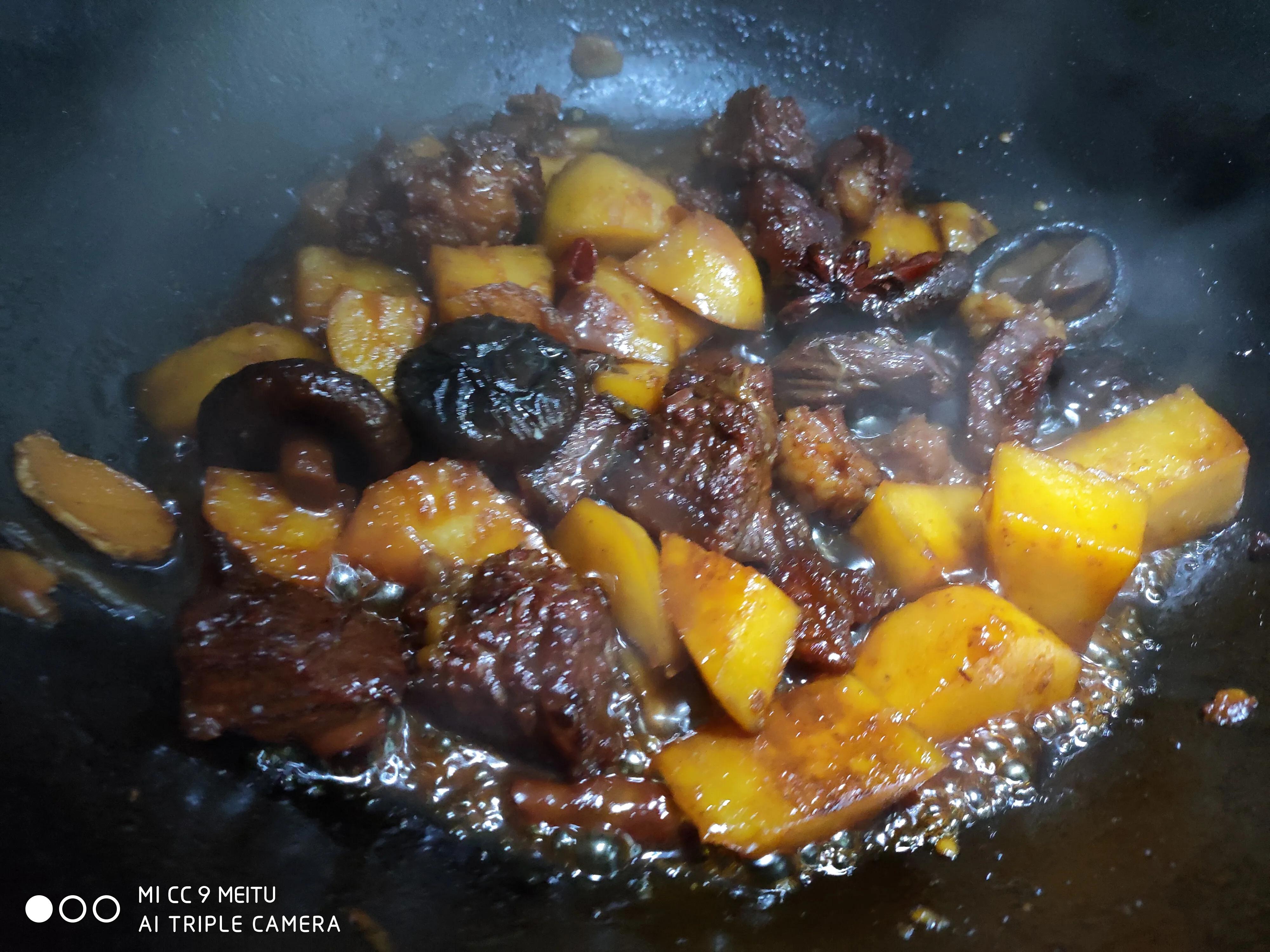 传统名菜红烧牛肉软烂鲜香、汤汁醇厚，教你咋做入味，年夜饭必备