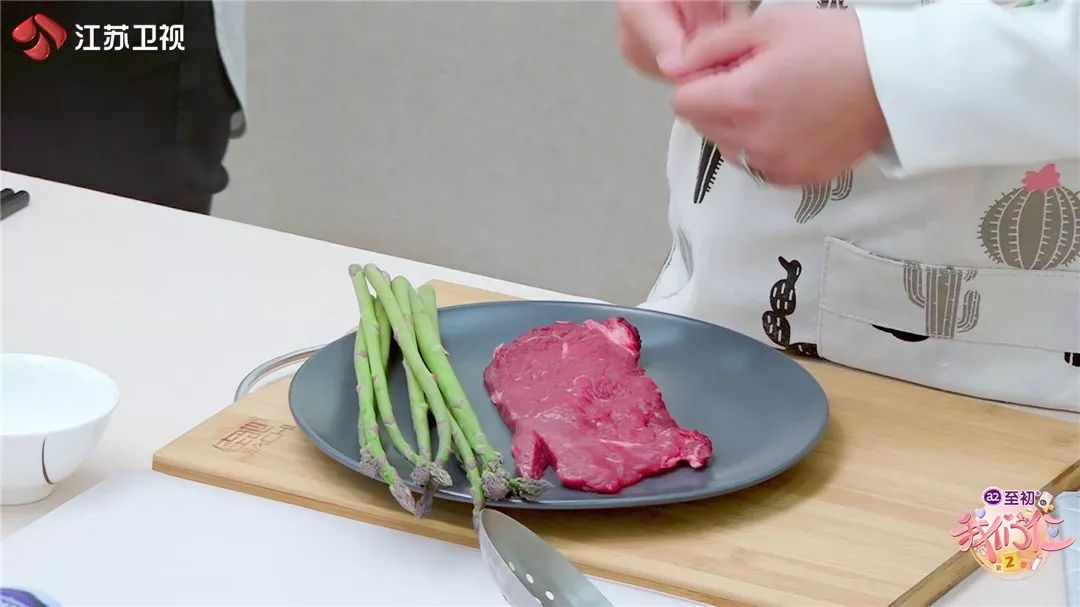 敲黑板！孕妇的饮食有哪些注意事项，打开《我们仨》孕期宝典