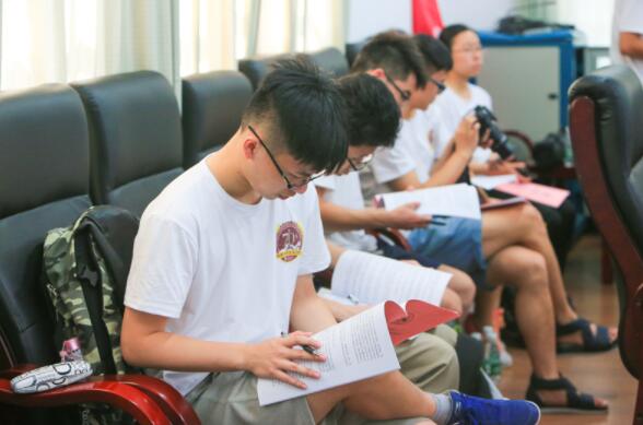 985、211大学到底哪好？毕业生说出3点优势，普通大学确实比不了