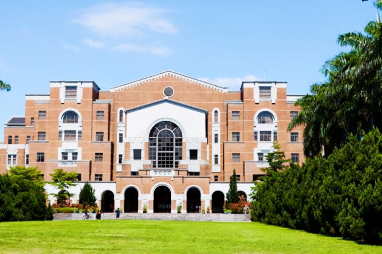 武汉大学首任校长晚年：随蒋去往台湾，退休后常叹气落泪