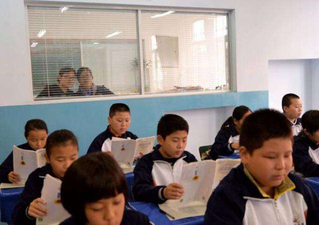 如何用一句话让热闹的教室“瞬间安静”，学生：必须是班主任来了