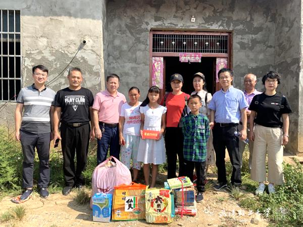 跳水救人、帮助自闭儿童！6个暖心故事带你