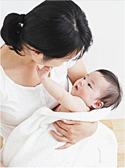 宝妈生完娃后，出月子就来“大姨妈”，和1年后来的区别