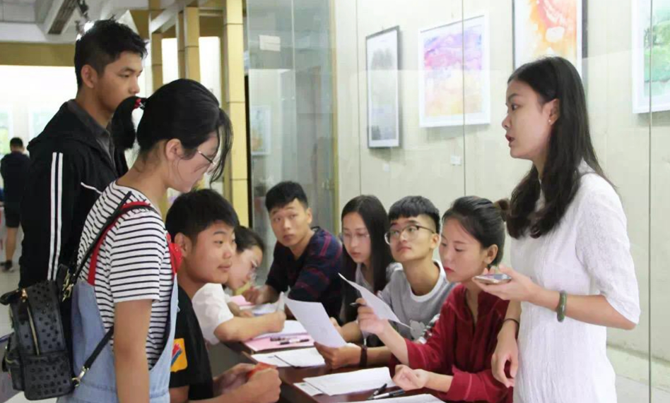 “高考四百分有什么用”，考生含泪哭诉，拼命学习跟200分没区别