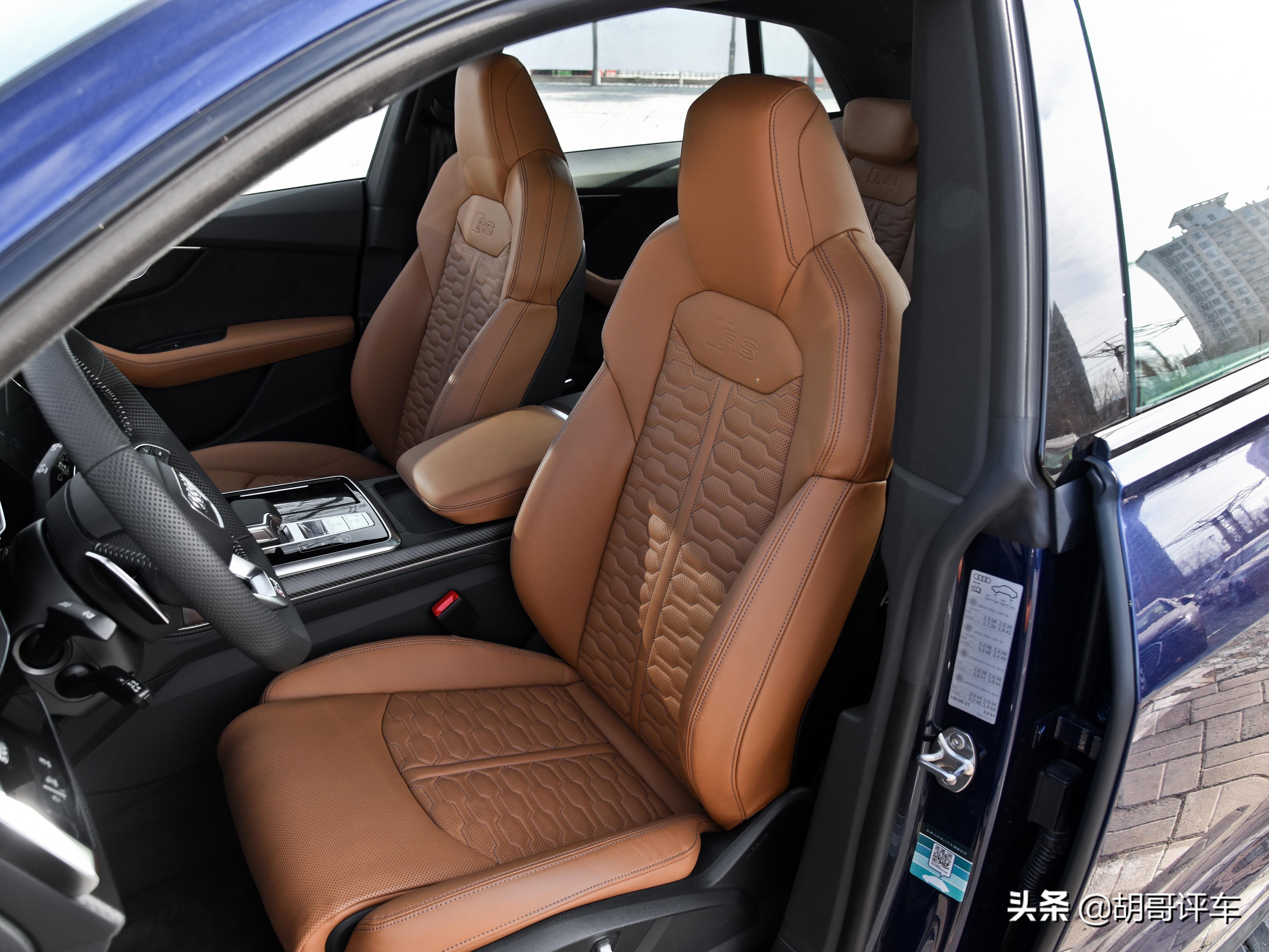 进口的V8大排量SUV，价格将近200万，实拍奥迪RS Q8
