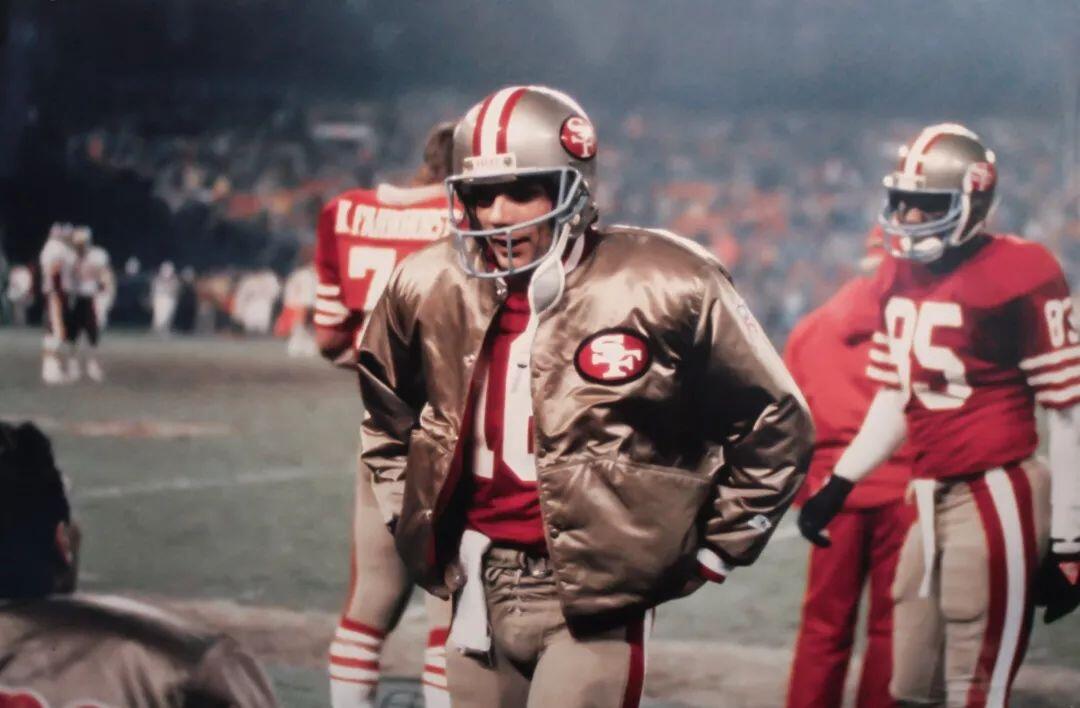 夏天最纯正的街头味道，由 STARTER x Coca-Cola 制造