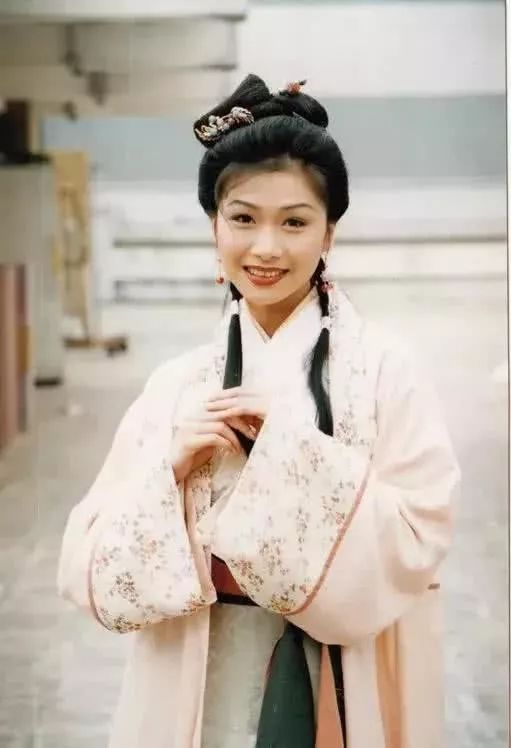 新重案传真1994(恭喜！前TVB实力女星于马来西亚勇夺“杰出女艺人”奖：光宗耀祖)