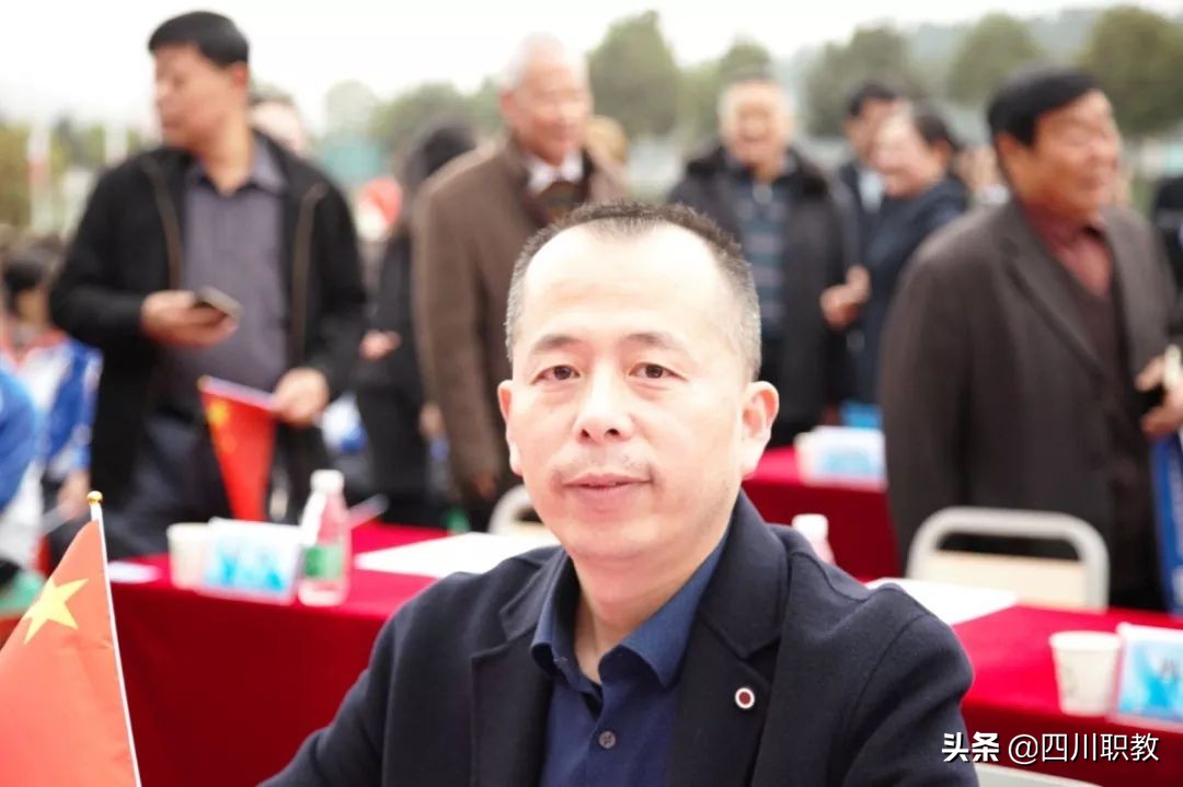 “90后”核级焊工回校祝贺，中国核工业唯一高职院校建校40年