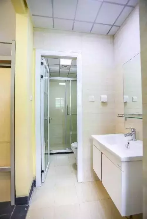 广东最坑爹vs最壕的大学宿舍！你们感受一下，这区别扎心了