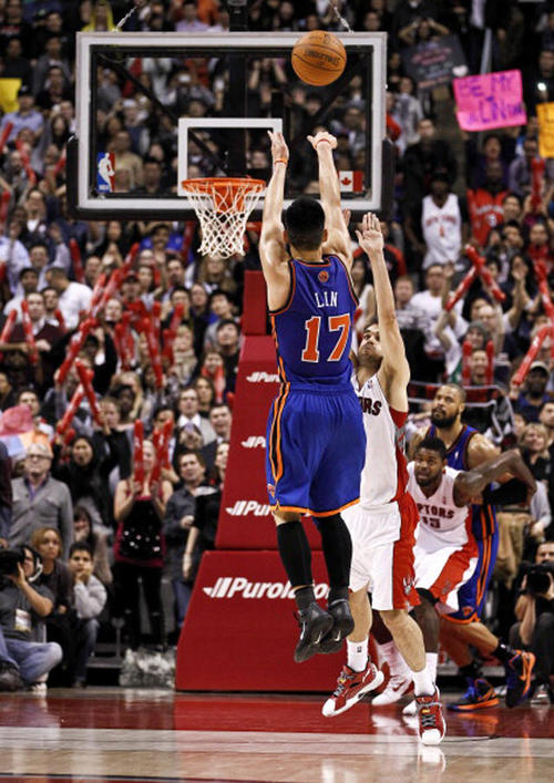 林书豪为什么进入nba(从被歧视的落选秀，到科比头上砍38分，这是林书豪的逐梦之路)