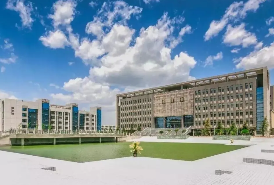 女儿考上民办二本，看到学费后不想去了，老师的话让家长回心转意