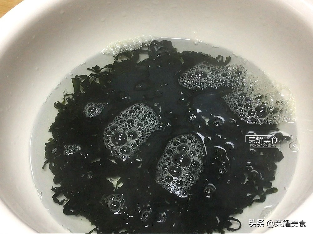 北方人特别爱吃的螺旋藻,营养非常高,热水一泡就能吃,长见识了