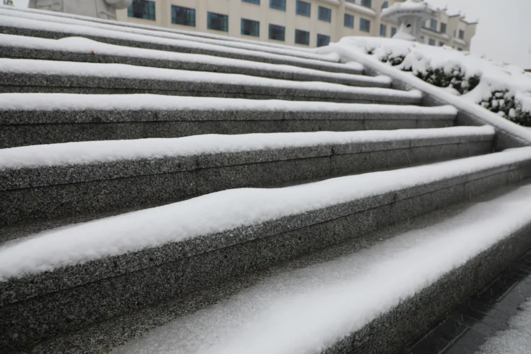 初雪中的开元学校,真美