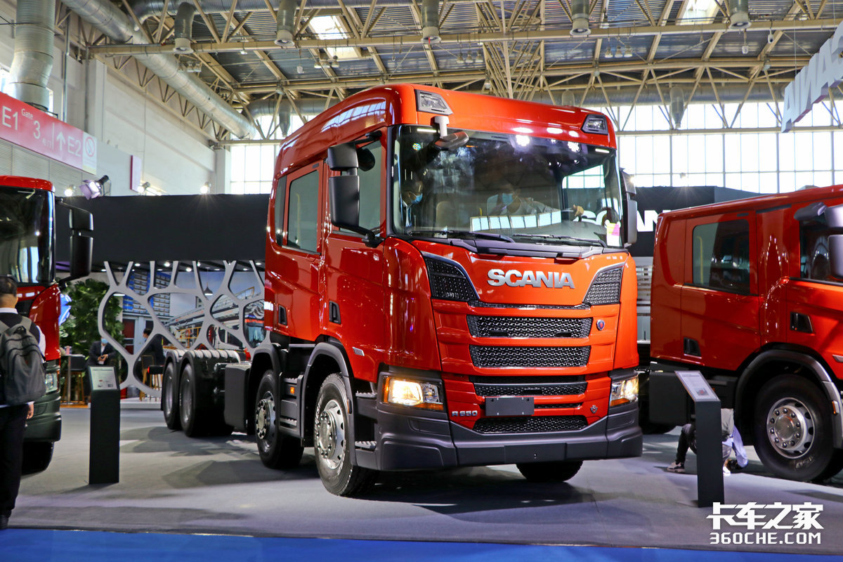 16升V8动力，国内最大马力消防车，斯堪尼亚R650能装10个人