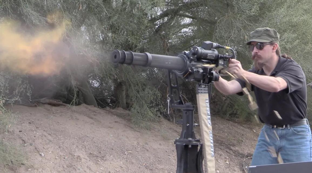 美国加特林机枪脑洞大开,消音器与弹夹的混搭,将创造力进行到底