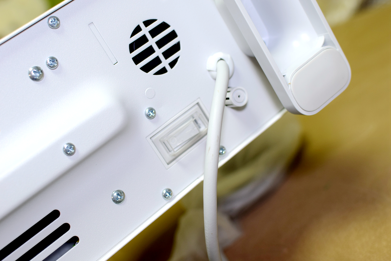 小米米家石墨烯踢脚线电暖器：制热快、更安全