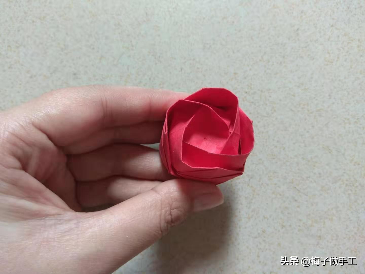 手工折纸:川崎玫瑰怎么折?详细的图文教程来了,成品形状逼真