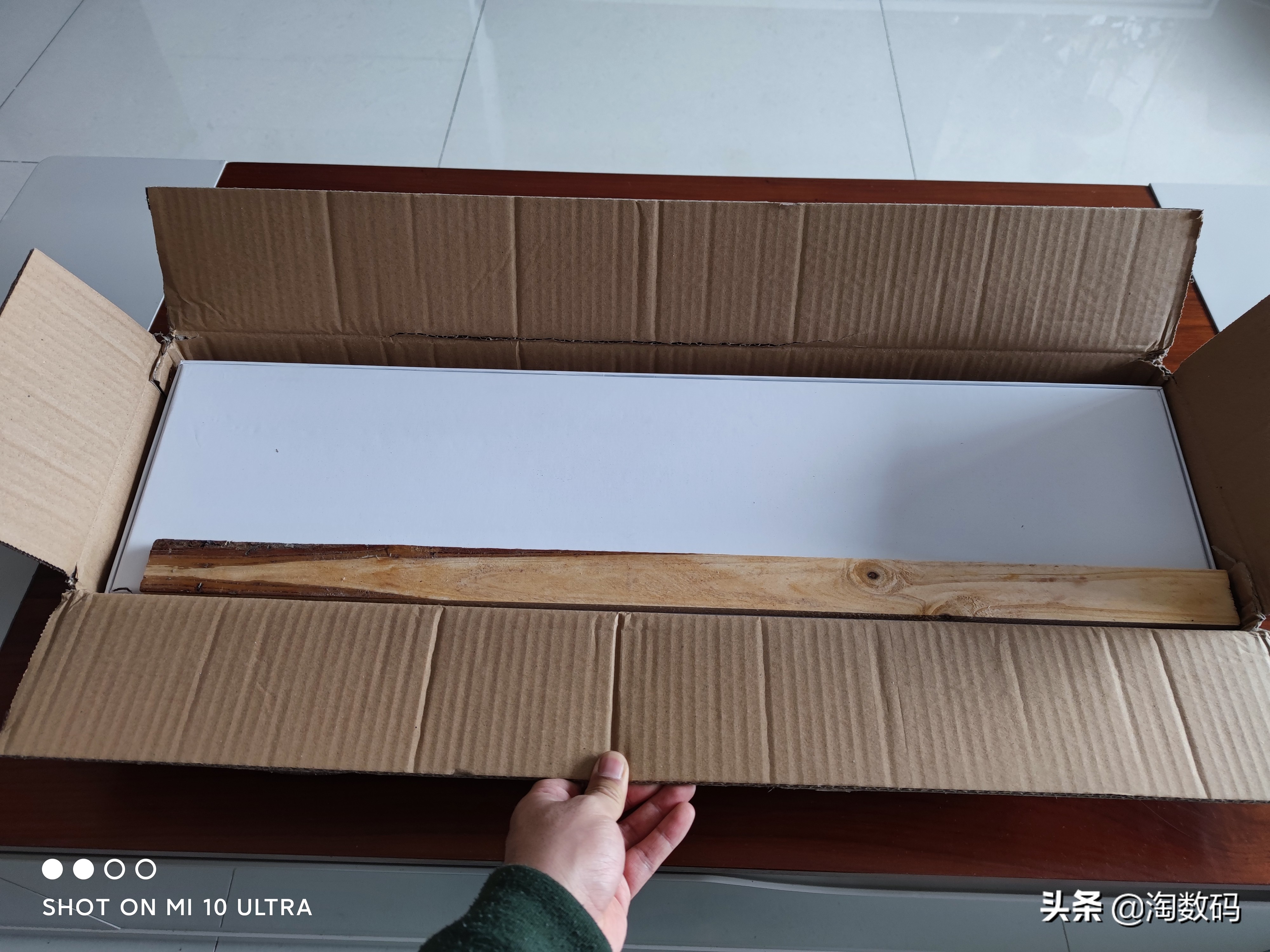 是屏幕就要贴个膜：2021款E300L廉价百元钢化膜安装实测