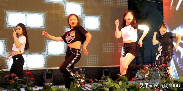 施秉一中：唱响青春   舞动人生