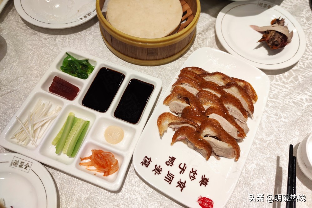 来北京旅游想吃烤鸭？人均100-200元，北京性价比烤鸭店推荐