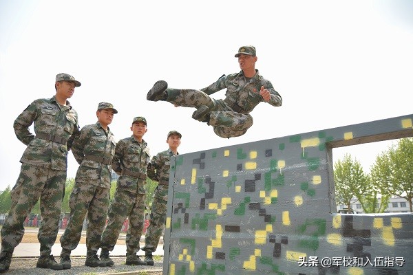 大学毕业生在部队转士官值得么？未来有什么发展？