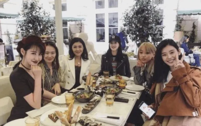 刘强东事件第3年，奶茶妹妹章泽天的机智，让人瞠目结舌