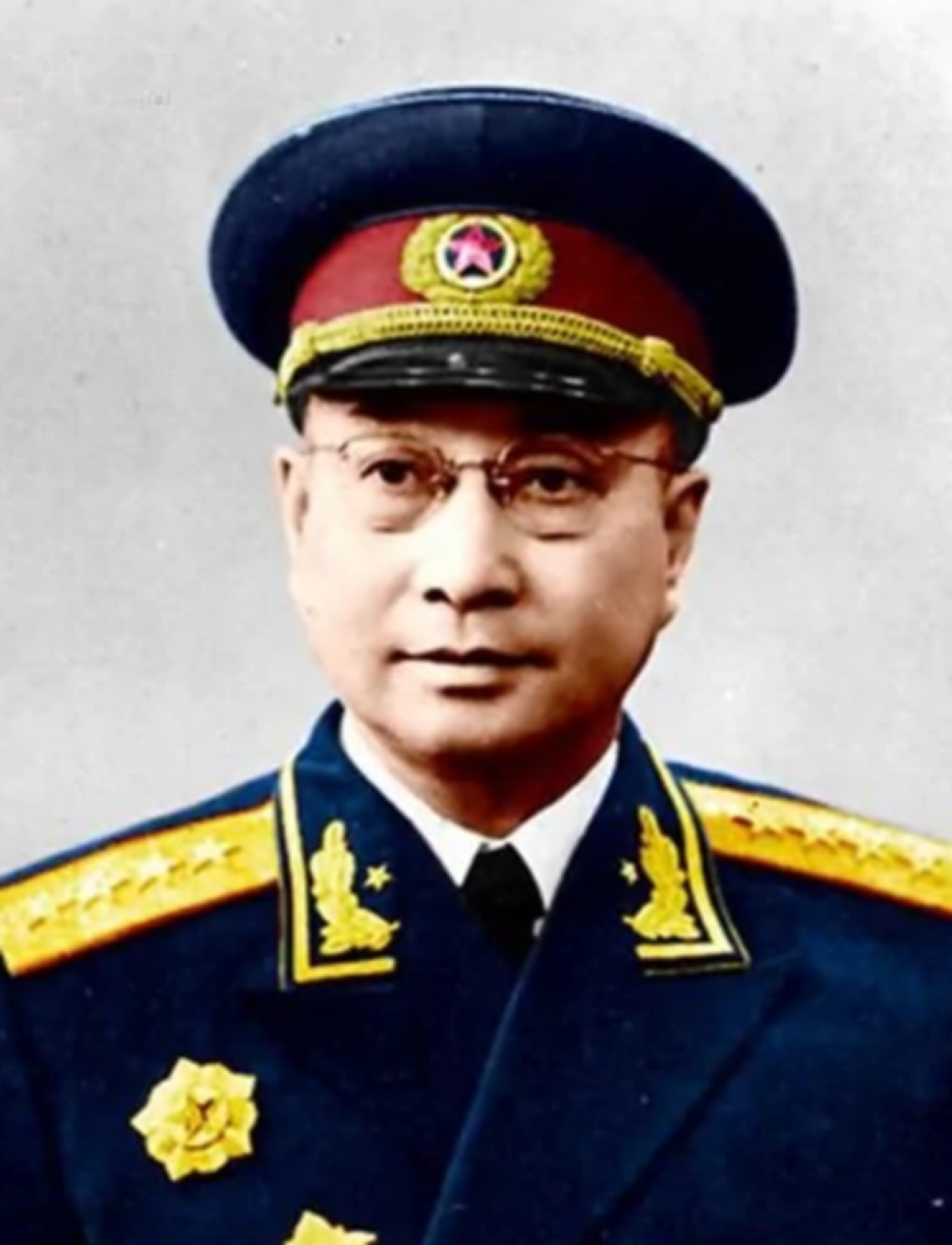 55年，徐海东养病多年后当了大将，他嫌军衔太高，周恩来：正合适