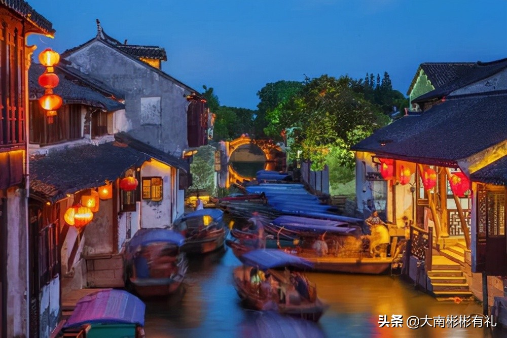 ‘上有天堂，下有苏杭’的苏州，旅游资源很丰富，5A景区有好多个