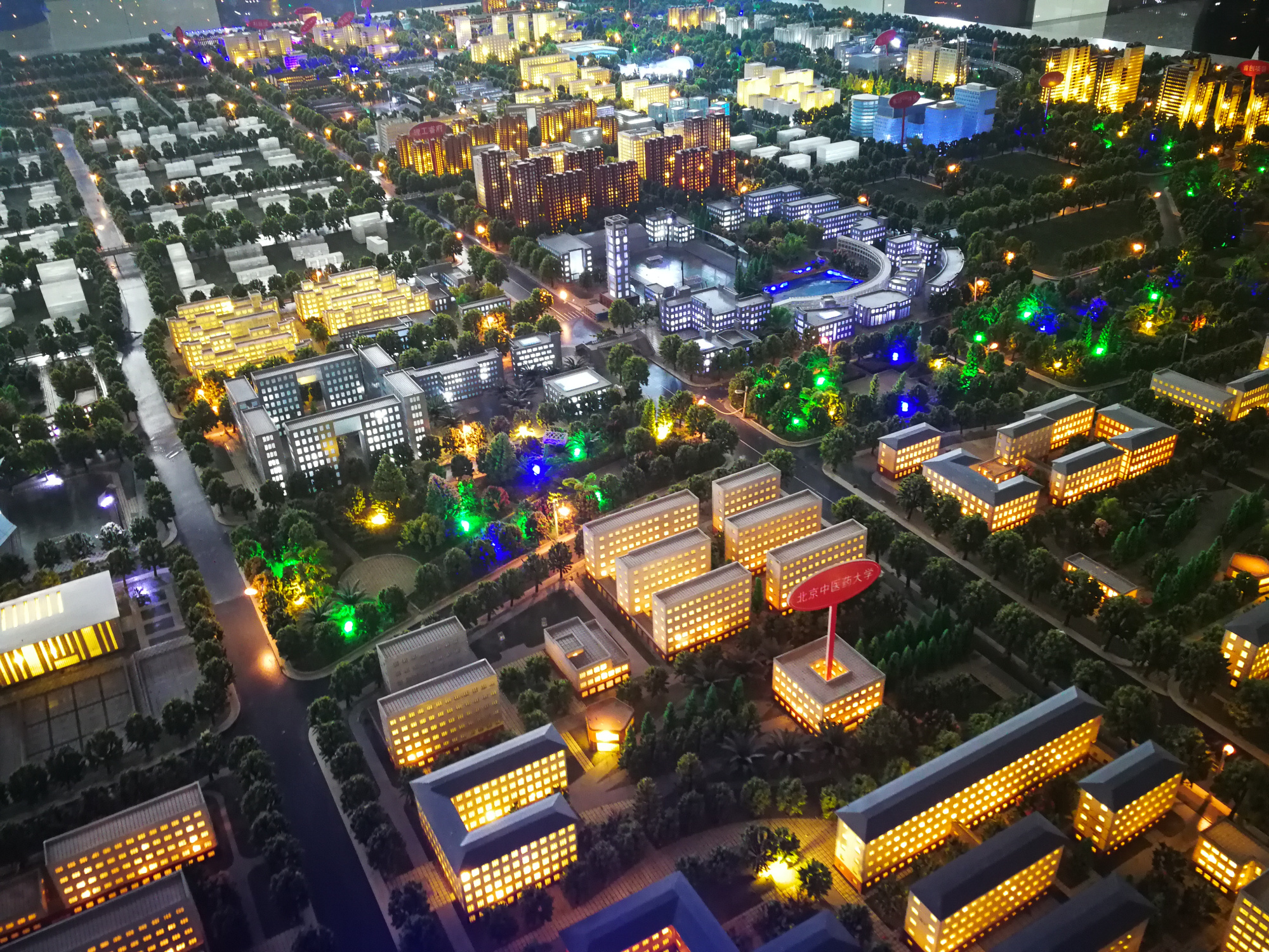 良乡大学城今年完成40个开放共享项目，图书馆资源平台已搭建完毕