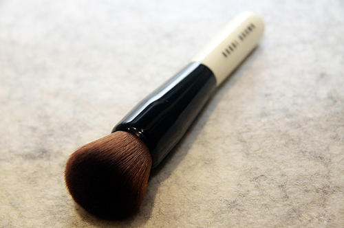 粉底刷怎么选择？粉底刷的使用方法（图文教程）涨姿势了