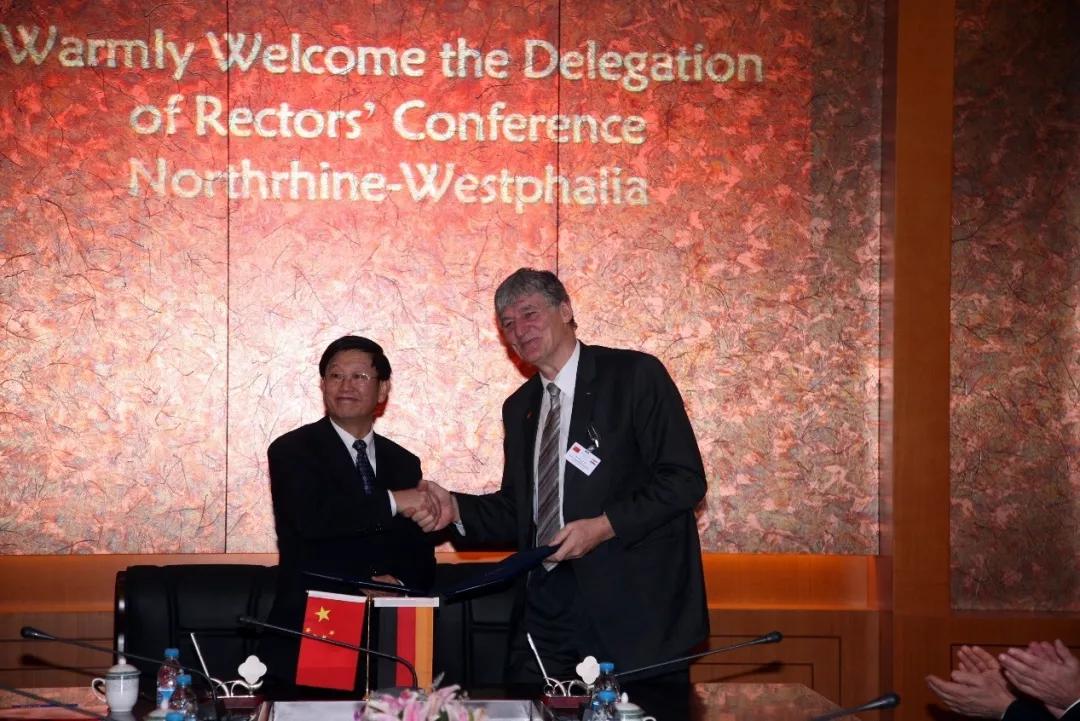 纸短情长！北京科技大学校长杨仁树致亚琛工业大学建校150周年贺信