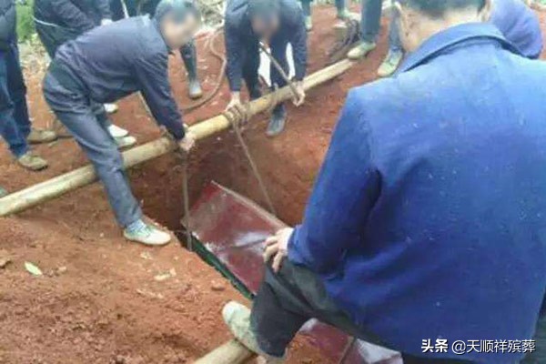 下葬注意忌讳哪些（棺木下葬的注意事项老话说得在理）