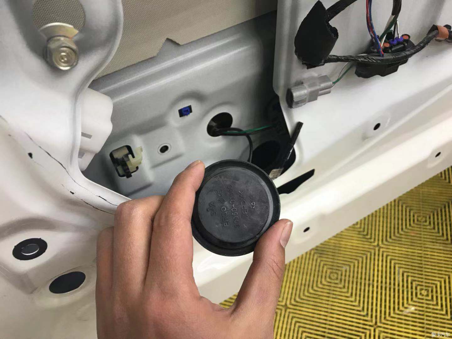 奶爸的自驾“遛娃神器”？丰田FJ酷路泽提车，轻度改装分享