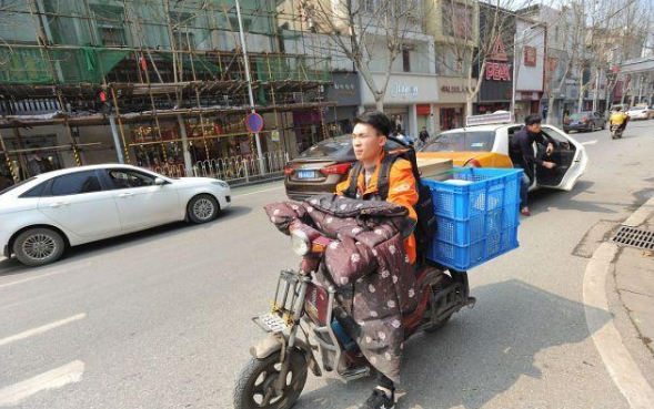 大学生间的“私下交易”，看似方便了彼此，实则坑害了自己的未来