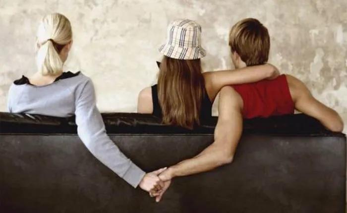 出轨的男人会爱上小三吗?(出轨的男人会真心回归家庭吗)