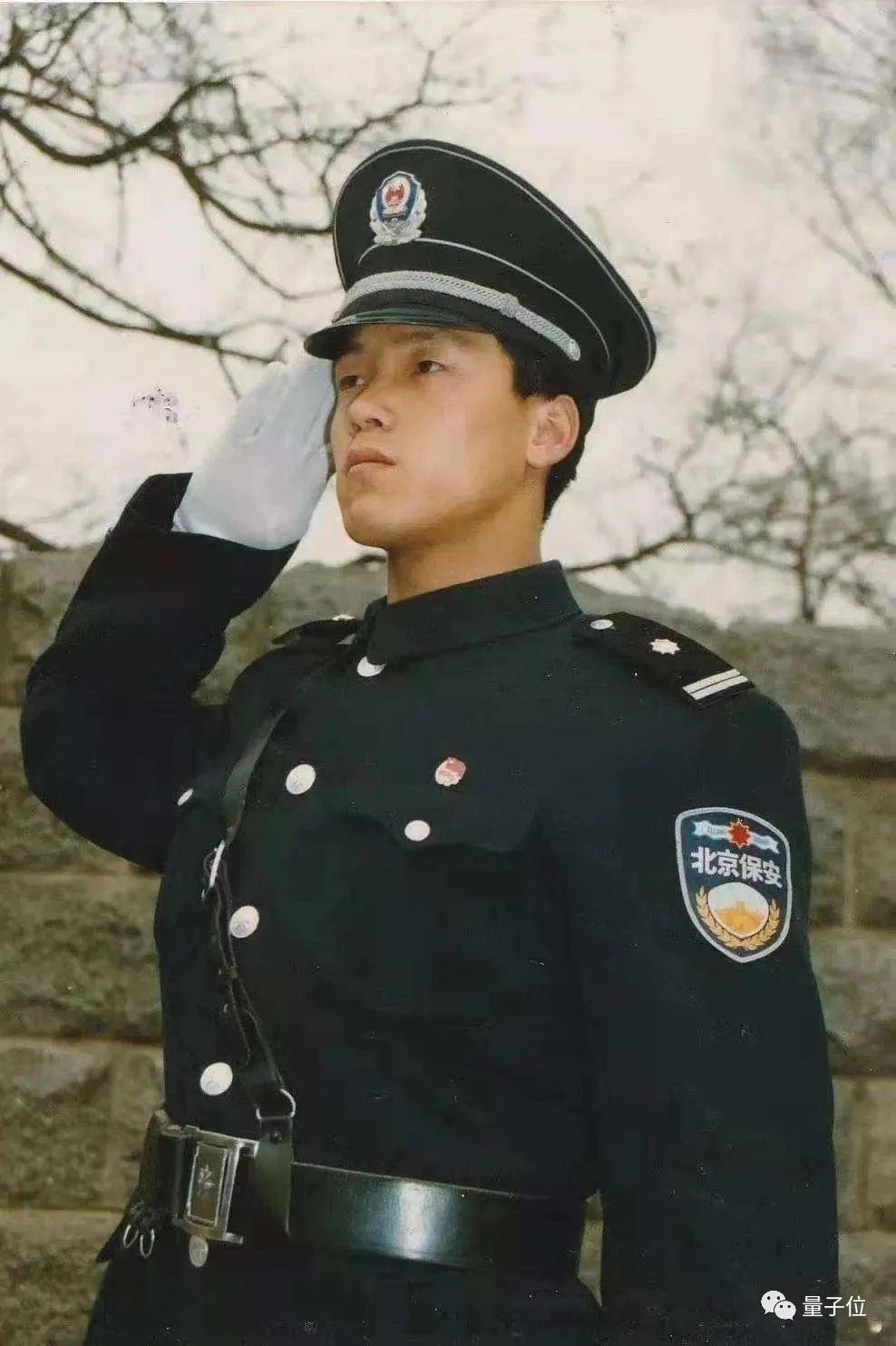 北大保安“高考第一人”，现在成了校长！网友：真·知识改变命运