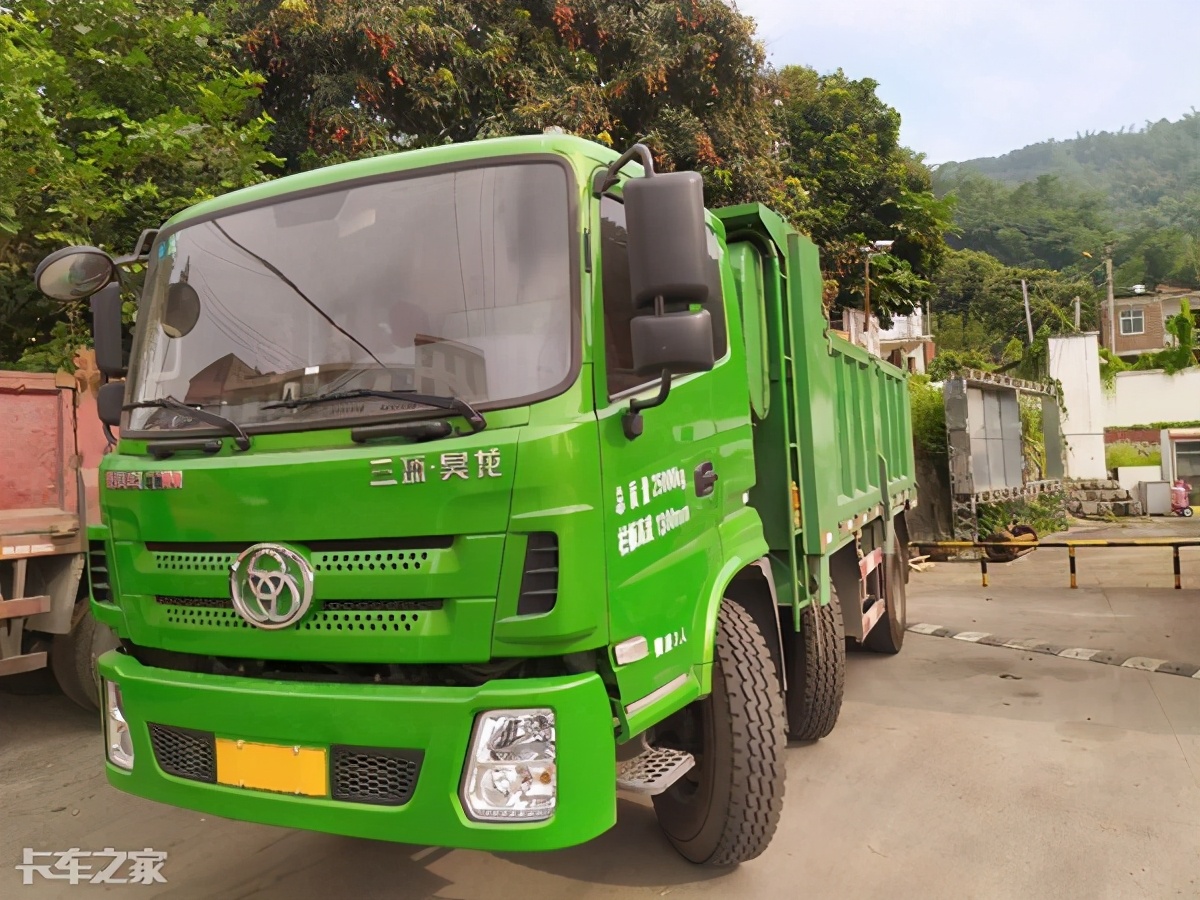 开卡车10几年，从不跑长途，这个80后卡友盖洋楼买汽车很幸福
