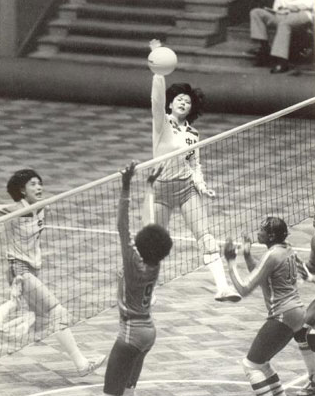 骄傲！中国老女排12金花之一，退役进入四川大学，曾任四川省体育局局长！