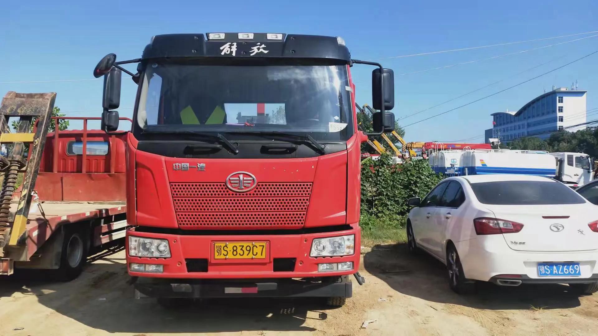 二手平板拖車(chē)今年四月份的解放J6
