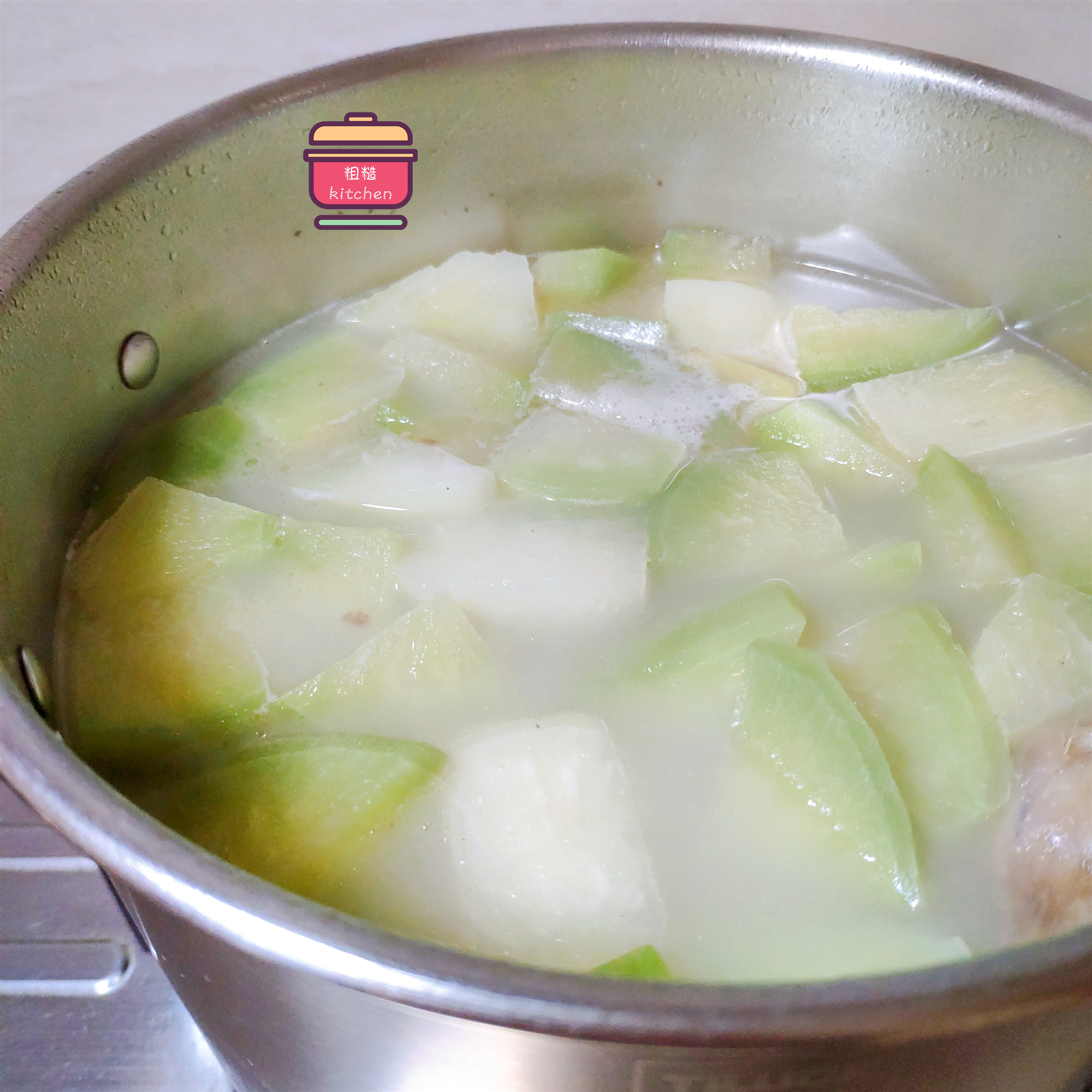数九寒天用腊鸡炖萝卜，记住这2招，汤香色白无异味，越冷越要喝