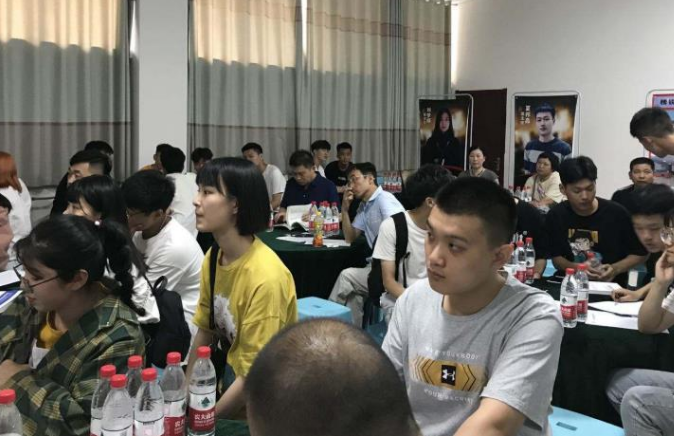 考上民办二本学校，一年学费2.8万，这4个专业值得学生“捡漏”