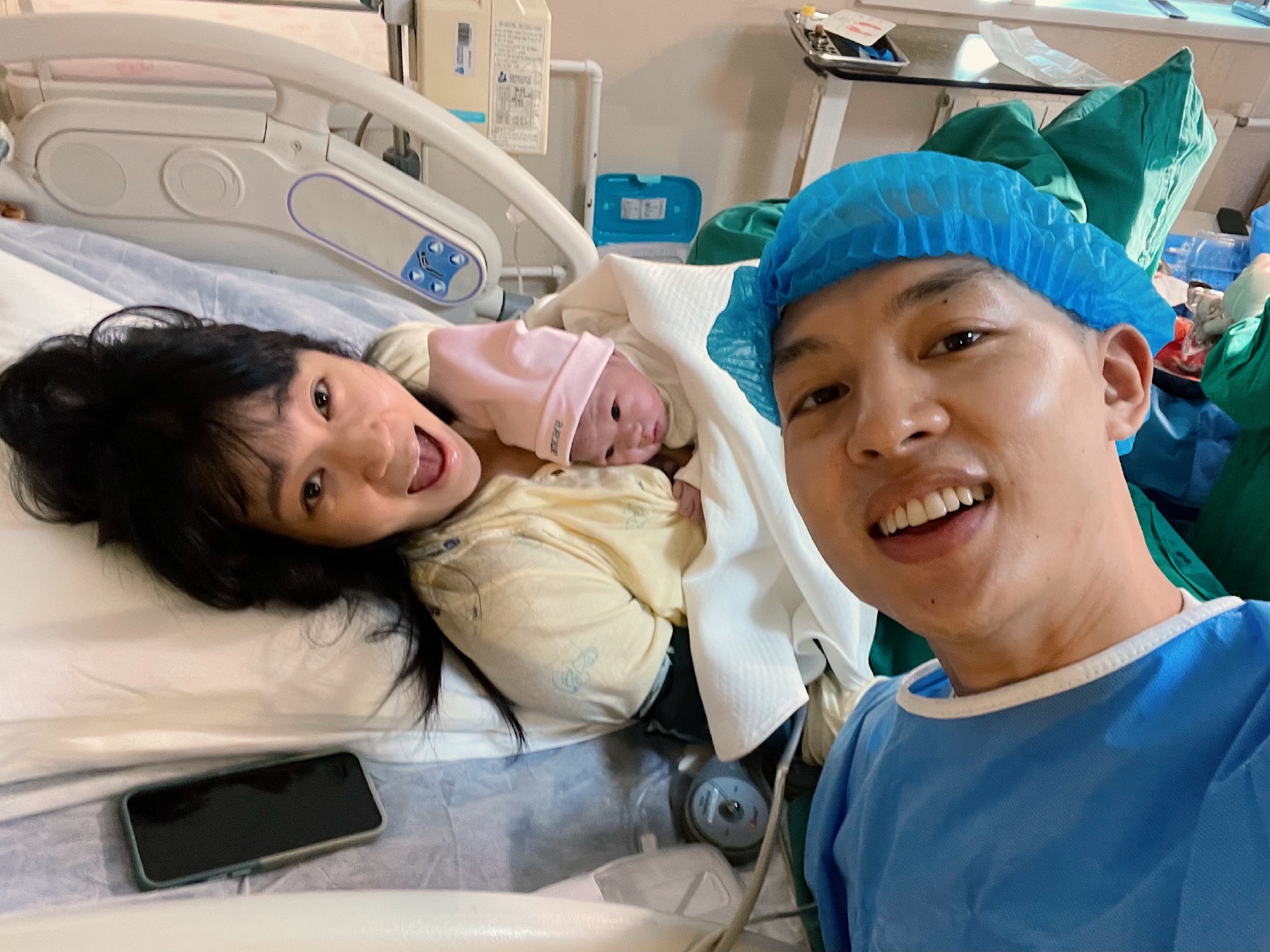35歲尹昉宣布結婚當爸！在19年和吳孟珂就被扒過，還被質疑撬墻角