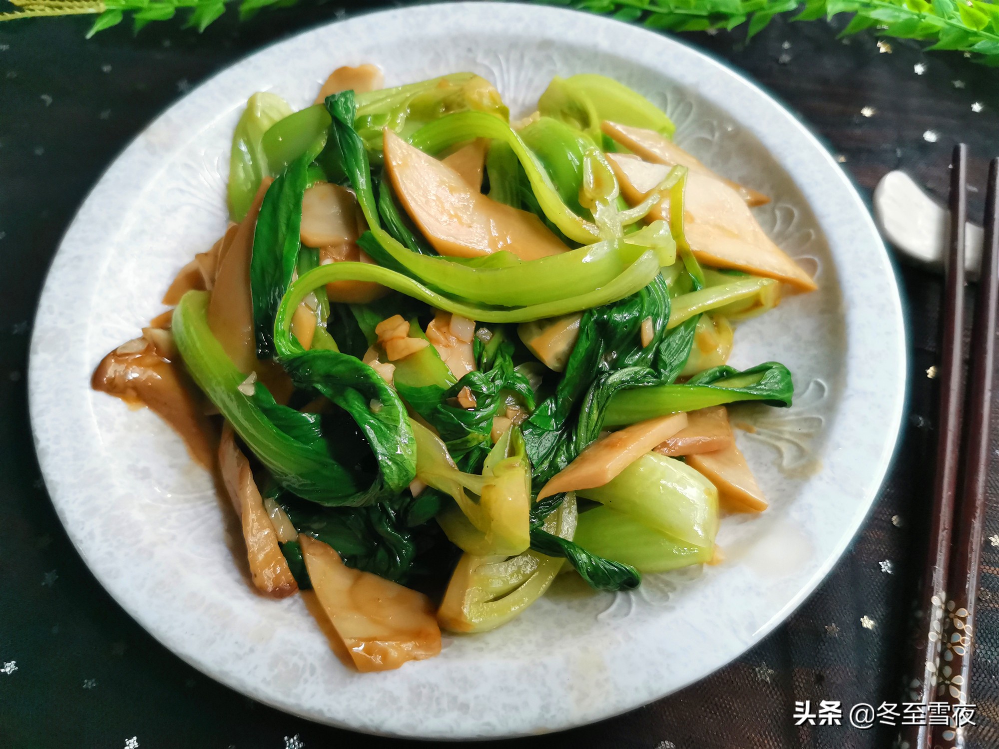 将这两种食材搭配一起炒(炒合菜的食材)