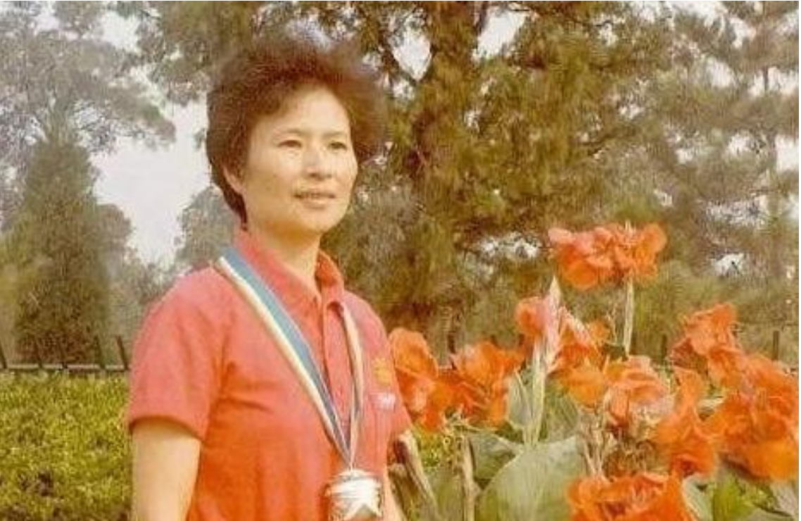 60年代世界冠军，晚年为不麻烦儿女进养老院，却在春节孤独离世