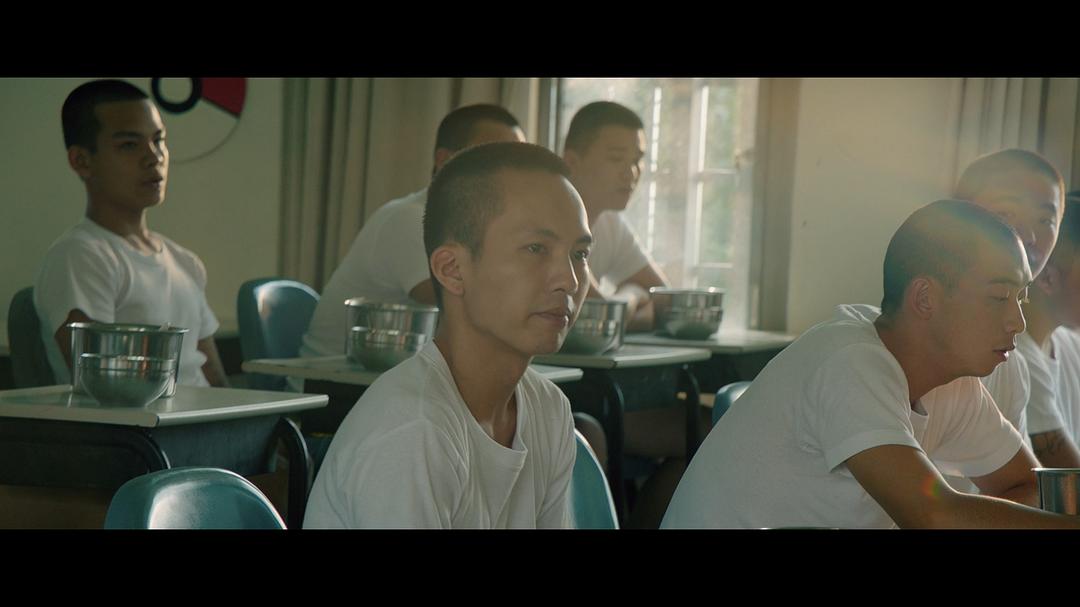 《阳光普照》:少年入监,16岁女朋友住进他家,狱里为他生下孩子